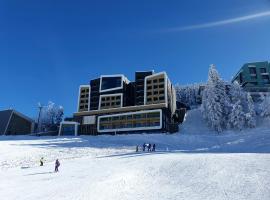 NA STAZI-Luxury Mountain- on the ski slope-Free parking,Tuzlaks apartment，位于别拉什尼察的酒店