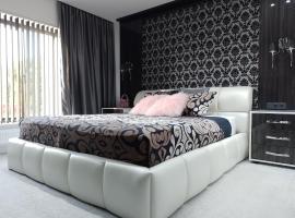 Villa Zephyrus Вілла Зефір，位于Golubinoye的酒店