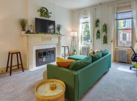 Walk to Restaurants and Shops Apt in Pennsylvania!
