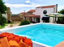 Pool oasis with private parking -Vigia 8