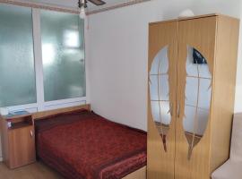 Hostel EMY Camere cu baie proprie aproape de plaja 3 Papuci，位于康斯坦察的酒店