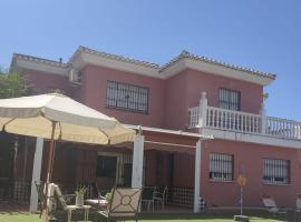 Villa 28 de julio Casa Rural con piscina en Granada，位于格拉纳达的乡间豪华旅馆