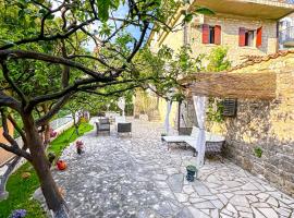 Serenita Stone House，位于贝西奇的酒店
