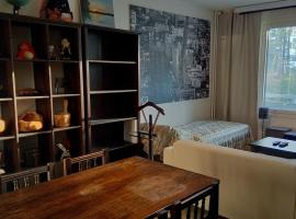 21 minutes from Helsinki city - larger room，位于Kauniainen的民宿