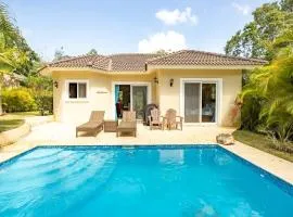 2 Bed 2 Bath Villa with Jacuzzi, High Speed Wi-Fi