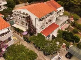 Apartments with a parking space Zivogosce - Blato, Makarska - 21271