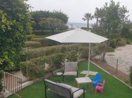 Pampering Beach Dream, A Stunning Luxury Retreat，位于梅内乌的度假短租房
