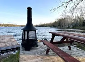 Archie's Lakeside Cabin