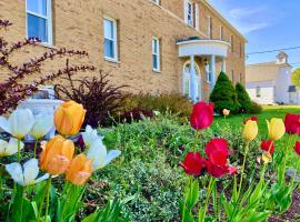 Garden Grove Retreat & Lodging near Pictured Rocks, Fayette, Trails，位于Garden的酒店