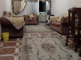 شقق هوليداي شقة لك بالكامل ثلاث غرف و حمام و مطبخ و انتريه و شرفة，位于亚历山大的度假村