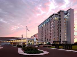 Four Points by Sheraton Lévis Convention Centre，位于莱维斯的酒店