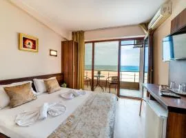 Hotel CASA ROYAL pe plaja Belona