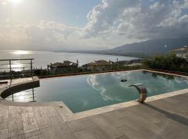 Las Vergas - Enjoy our swimming pool in Kalamata, Greece，位于卡拉马塔的带泳池的酒店
