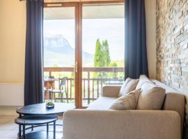 Bel appartement 6 couchages au plan d'eau d'Embrun，位于埃姆布能的酒店