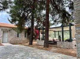 Hermione Hills Luxury Cottage by Goutos Luxury Living