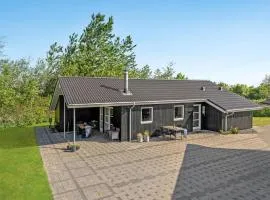 Three-Bedroom Holiday Home In Tarm