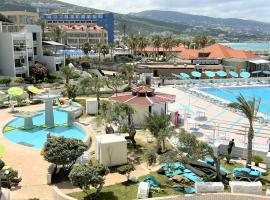 Beachfront Chalet in Aqualand Resort - Batroun，位于拜特龙的酒店