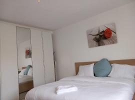 Large Room Free Parking 10mins to Luxembourg Airport Excellent Customer Service，位于卢森堡的旅馆