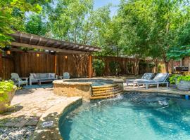 Sunset House - Luxury Pool and Hot Tub Retreat，位于达拉斯的乡村别墅