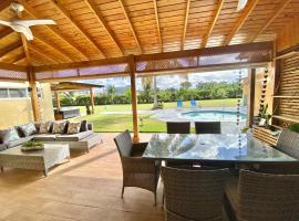 Bright Gorgeous Fully Equipped Villa W- Pool，位于璜多里奥的乡村别墅
