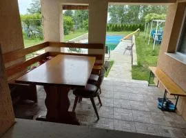Kuća u selu sa bilijar salom za aktivan odmor
