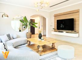 Luxury 3BR Private Villa and Elaborate Gardens，位于迪拜的度假屋