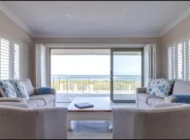 Seafront Retreat in Sandbaai