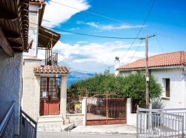 Greek Village house Peloponnese Sea&Mountain，位于艾伊翁的带停车场的酒店