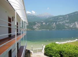 Hotel Nautilus，位于瓦尔玛德雷拉的酒店