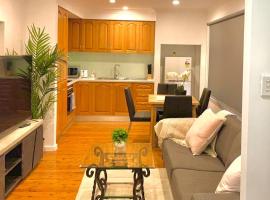 St Marys Affordable 5 Br cozy House，位于圣玛丽斯的酒店