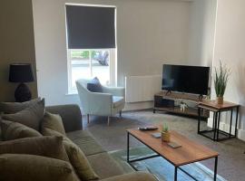 Poplar House-2Bedroom house in town centre with free Parking by ShortStays4U，位于金斯林的公寓