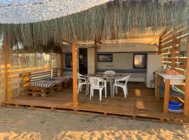 Beach hub caravans Gradina，位于切尔诺莫雷茨的酒店