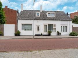 Comfortable semi-detached holiday home in Vlissingen，位于弗利辛恩的酒店