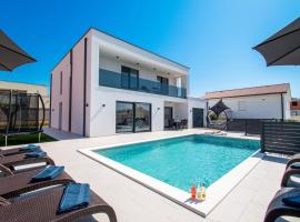 Villa Mina with a private pool in Pula，位于普拉的度假屋