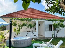Blue Sky - jacuzzi & wine，位于Ožići的酒店