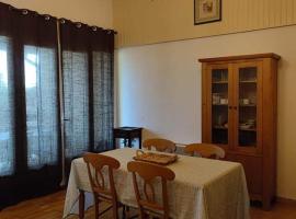 Location appartement (T2) Barbotan-les-Thermes，位于Cazaubon的酒店