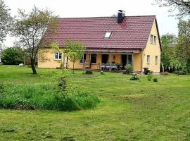 Ostseenahes Ferienhaus mit 3 Schlafzimmern und großem Naturgarten auf 6000 qm
