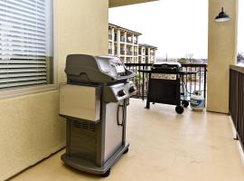 S302 Snow Canyon Suite Third Floor 4-bedroom Pool View，位于圣乔治的酒店