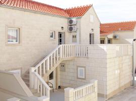 Holiday apartments Lidija，位于波尔的家庭/亲子酒店