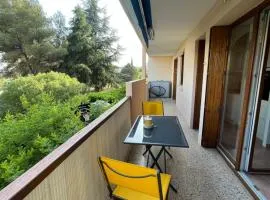 T2 avec terrasse & parking à 5 min du centre, 10 min des plages