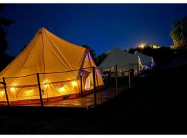 Grădina Magică a Lavandei Glamping，位于Urlaţi的豪华帐篷