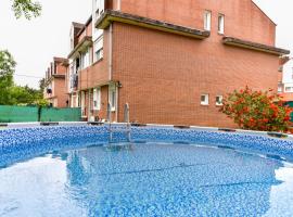 Coqueto apartamento con piscina y jardín，位于Penagos的公寓