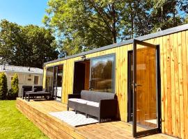 Luxe Tiny House bij het Leekstermeer，位于Matsloot的酒店