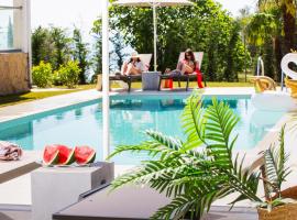 Grande Terra Villas with Swimming Pool，位于Spartýlas的酒店