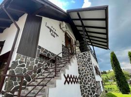 Pensiunea Longocampo，位于肯普隆格的酒店