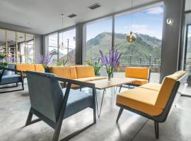 Hotel Memoir Kazbegi by DNT Group，位于卡兹贝吉的酒店