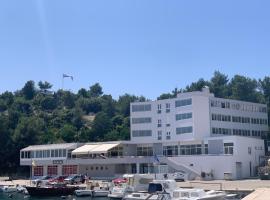 Hotel Tolero，位于普洛切的酒店