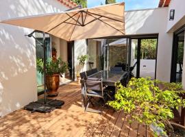 Spacieuse villa, environs 10 min à pied des plages，位于拉加尔德的酒店