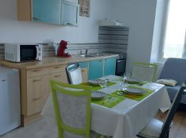 Charmant appartement proche Carcassonne，位于Montgradail的带停车场的酒店