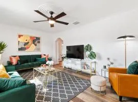 2BR 2BA Tampa Home with Hot Tub